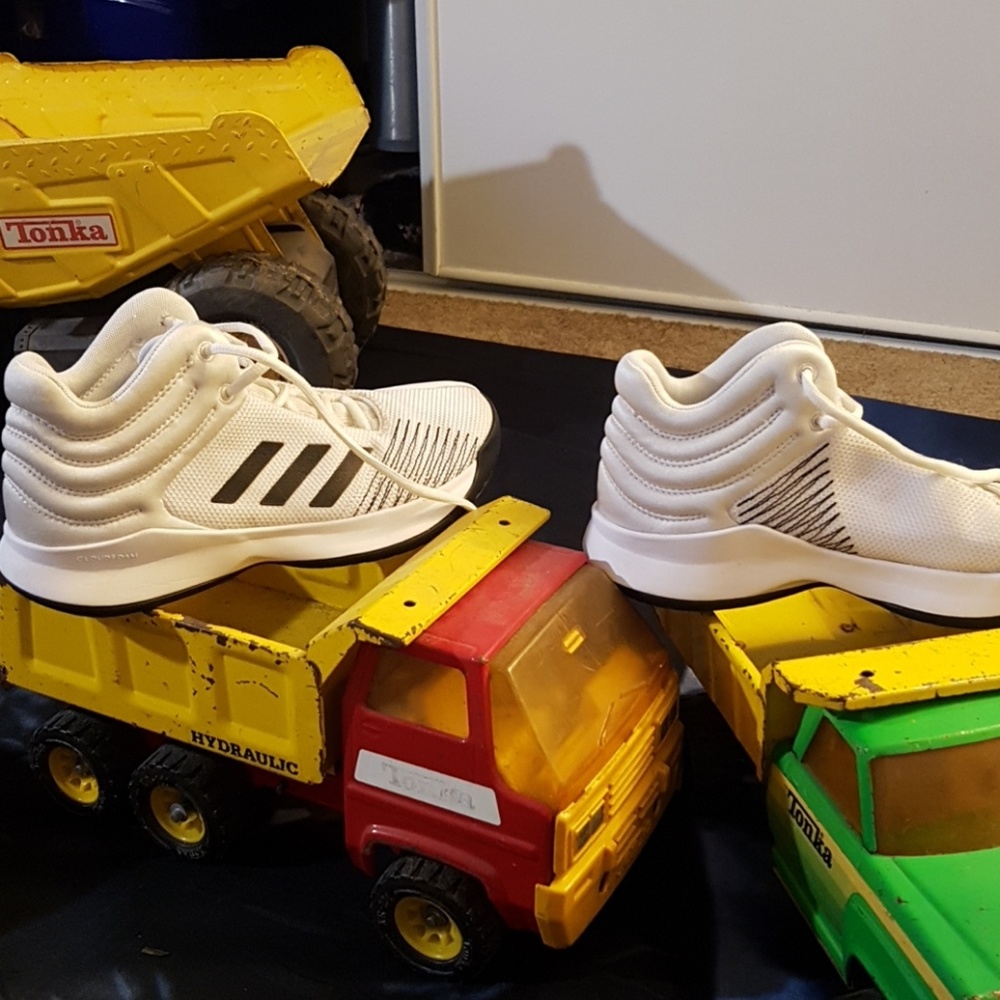 Adidas 🏀 Basketball Shoes NWOT⚽️⚾️🏐🏀🏈